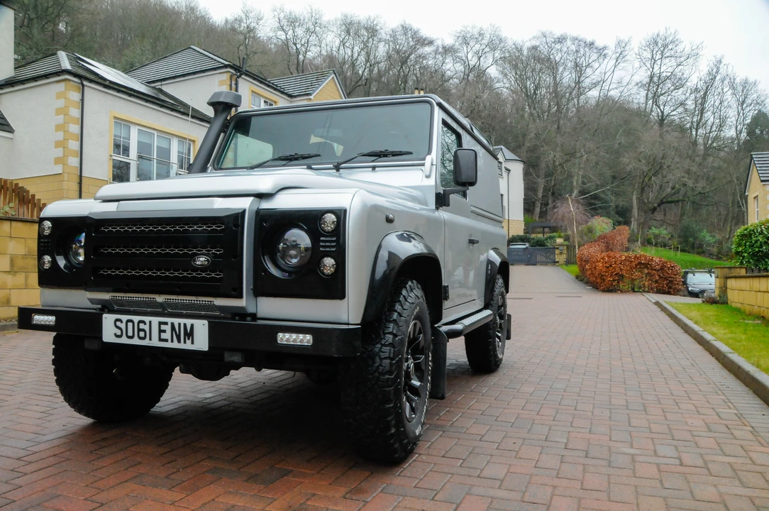2011 Land Rover Defender 90 - Image 3 of 31