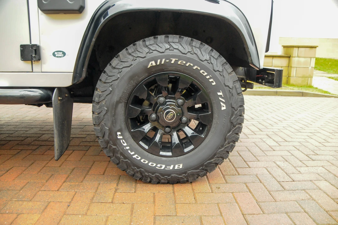 2011 Land Rover Defender 90 - Image 26 of 31