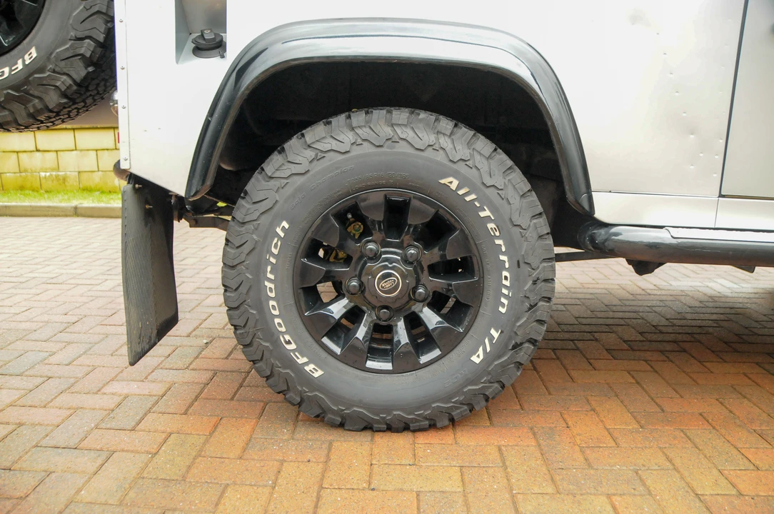 2011 Land Rover Defender 90 - Image 27 of 31