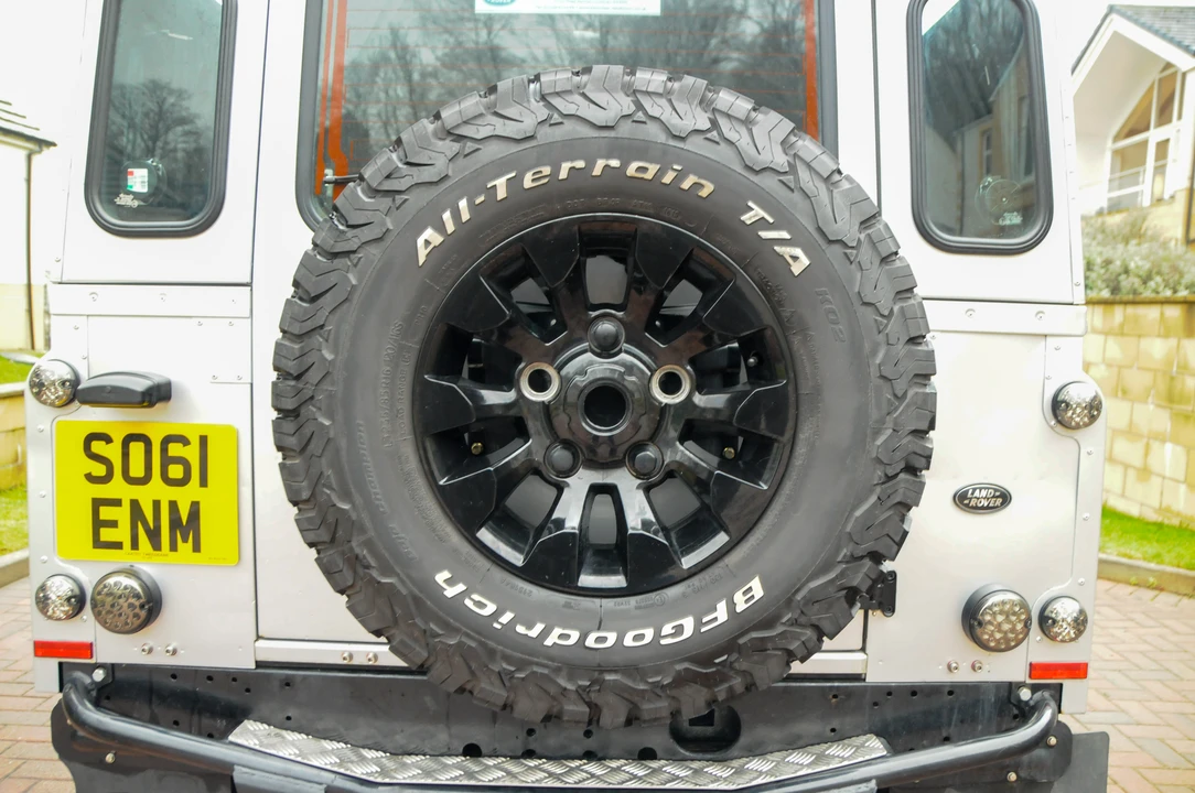 2011 Land Rover Defender 90 - Image 28 of 31