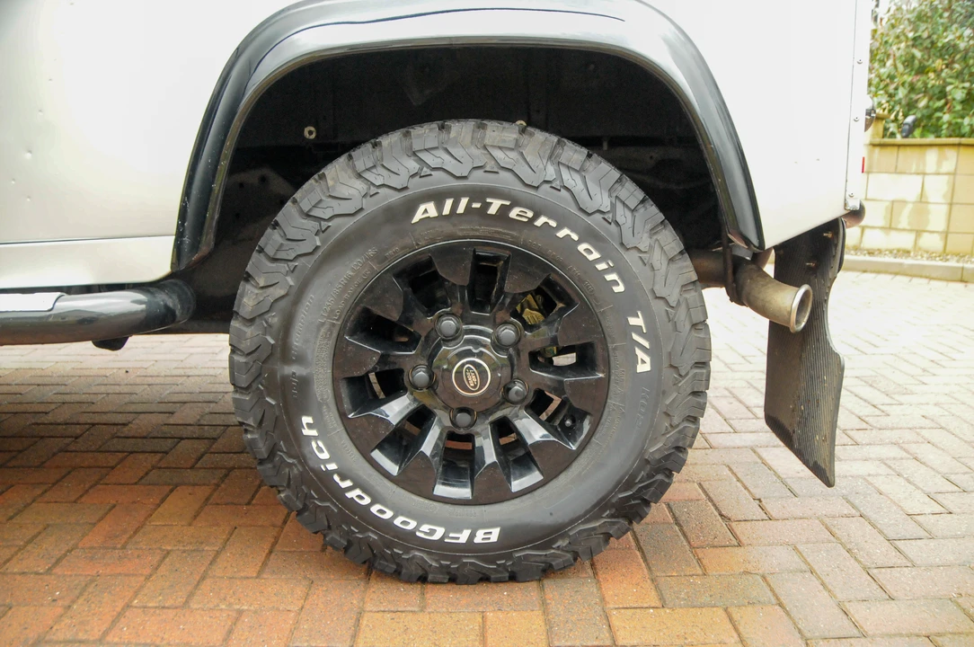 2011 Land Rover Defender 90 - Image 29 of 31