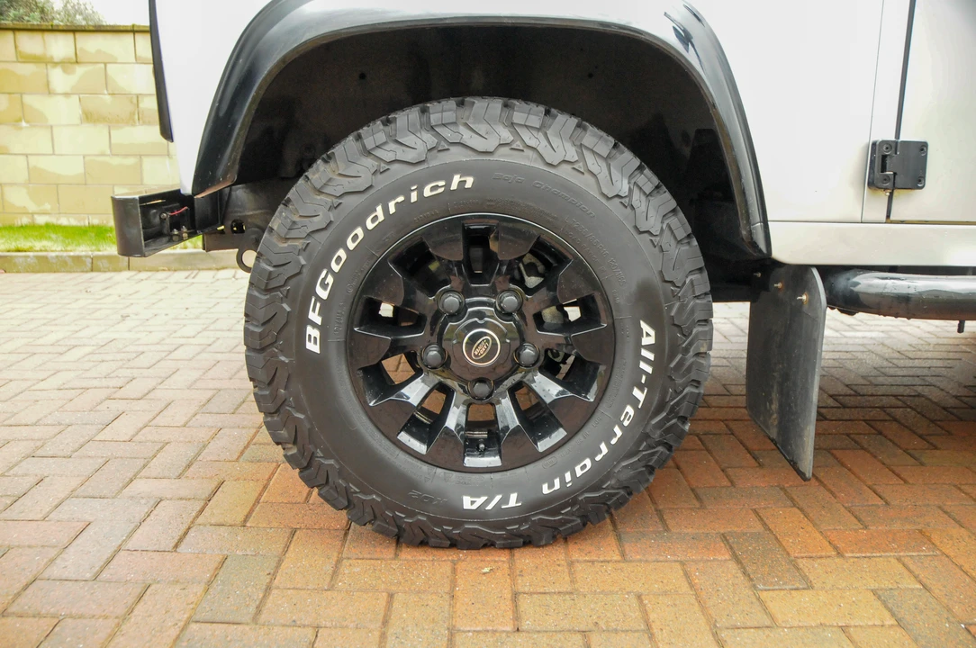 2011 Land Rover Defender 90 - Image 30 of 31