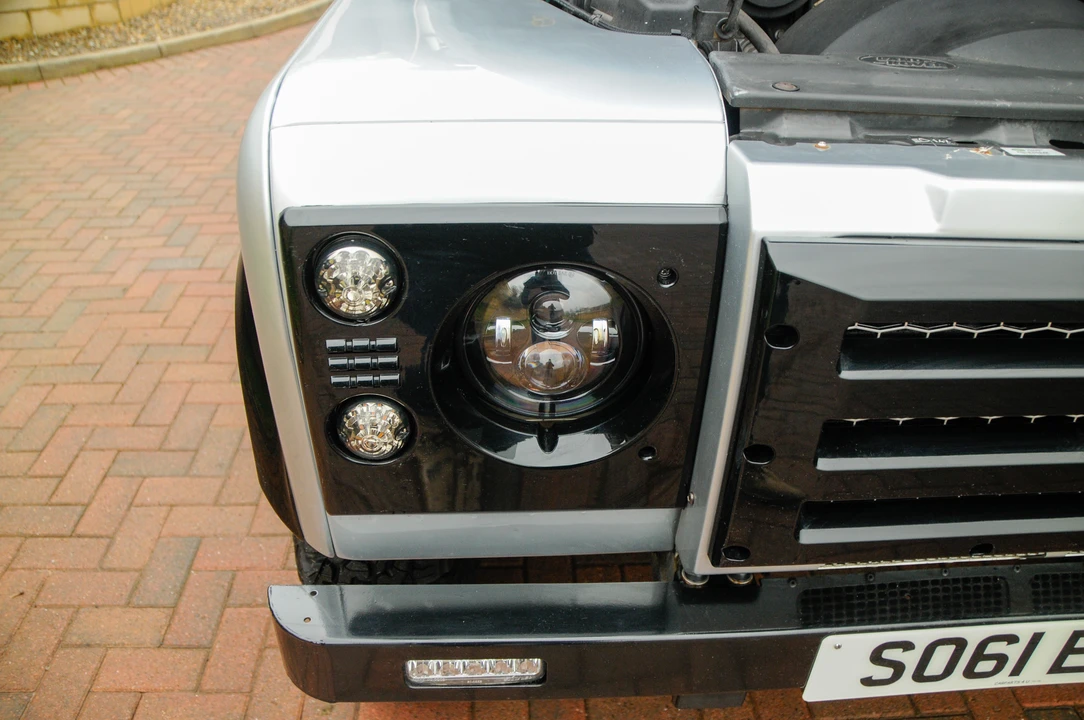 2011 Land Rover Defender 90 - Image 11 of 31