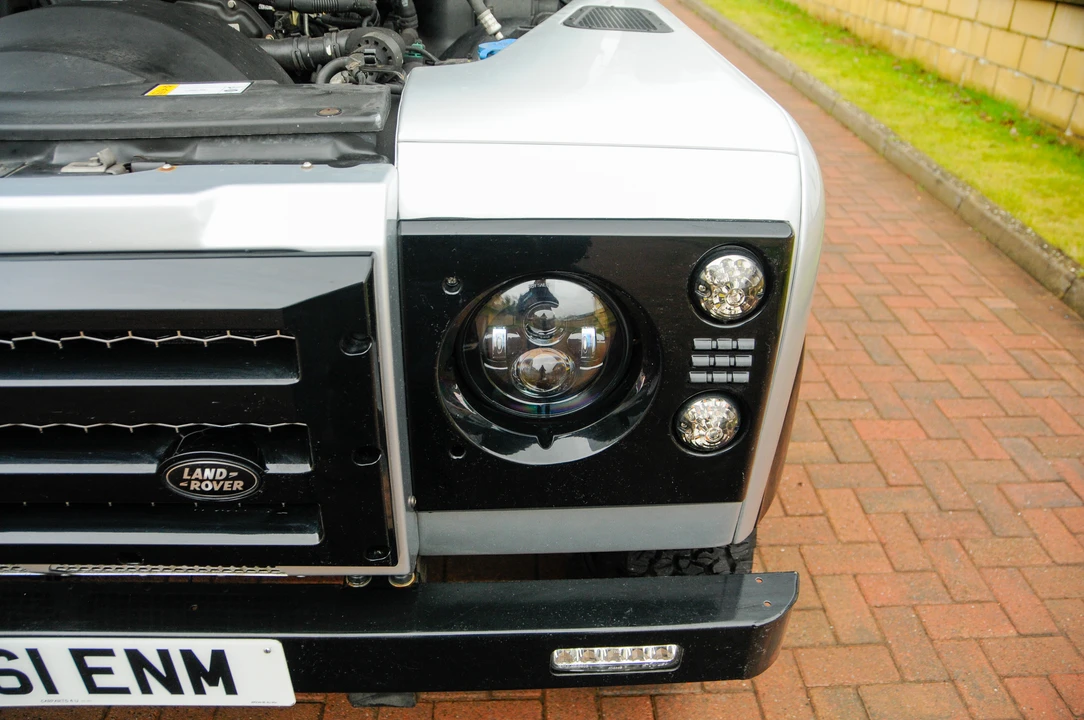 2011 Land Rover Defender 90 - Image 12 of 31