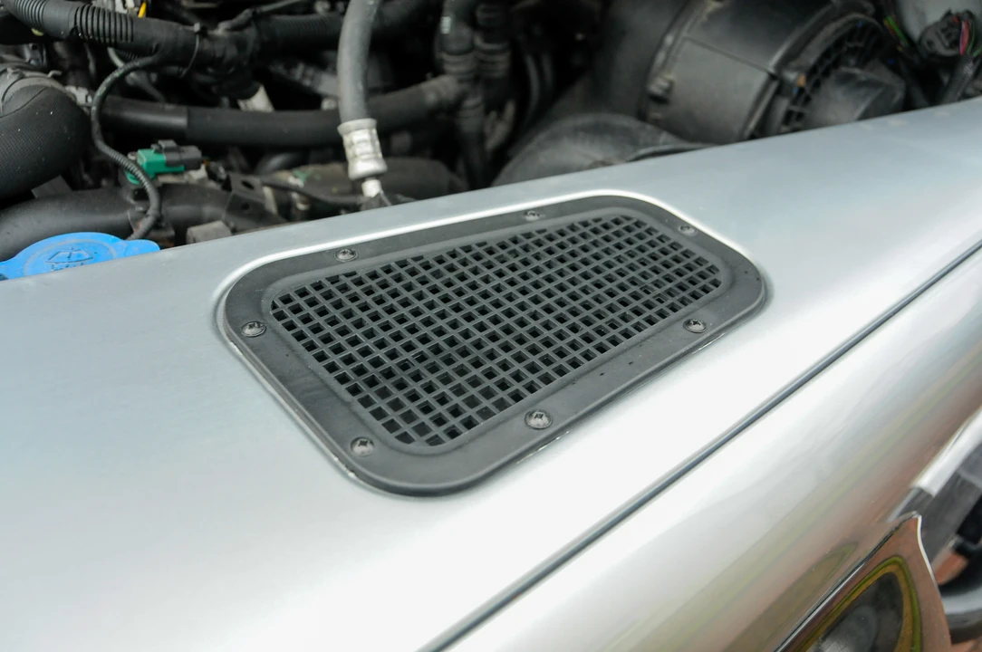 2011 Land Rover Defender 90 - Image 16 of 31