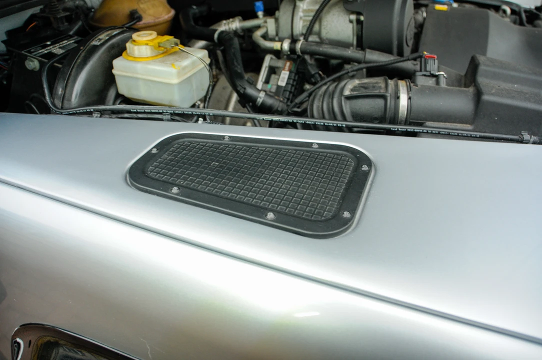 2011 Land Rover Defender 90 - Image 17 of 31