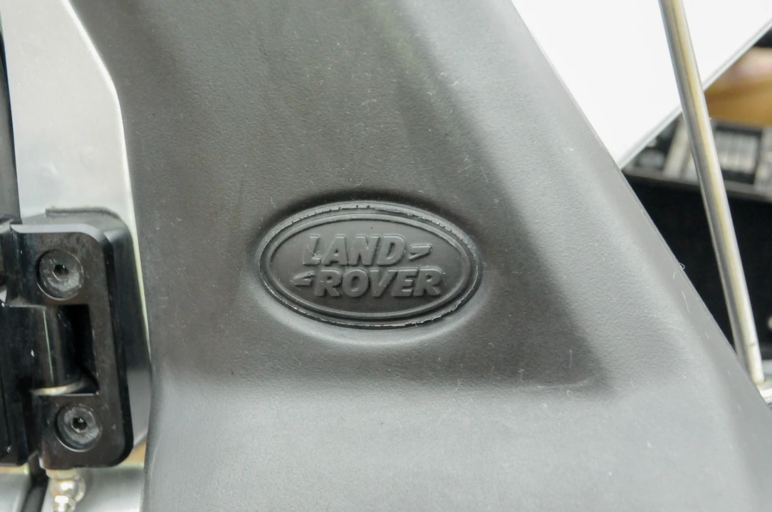 2011 Land Rover Defender 90 - Image 18 of 31
