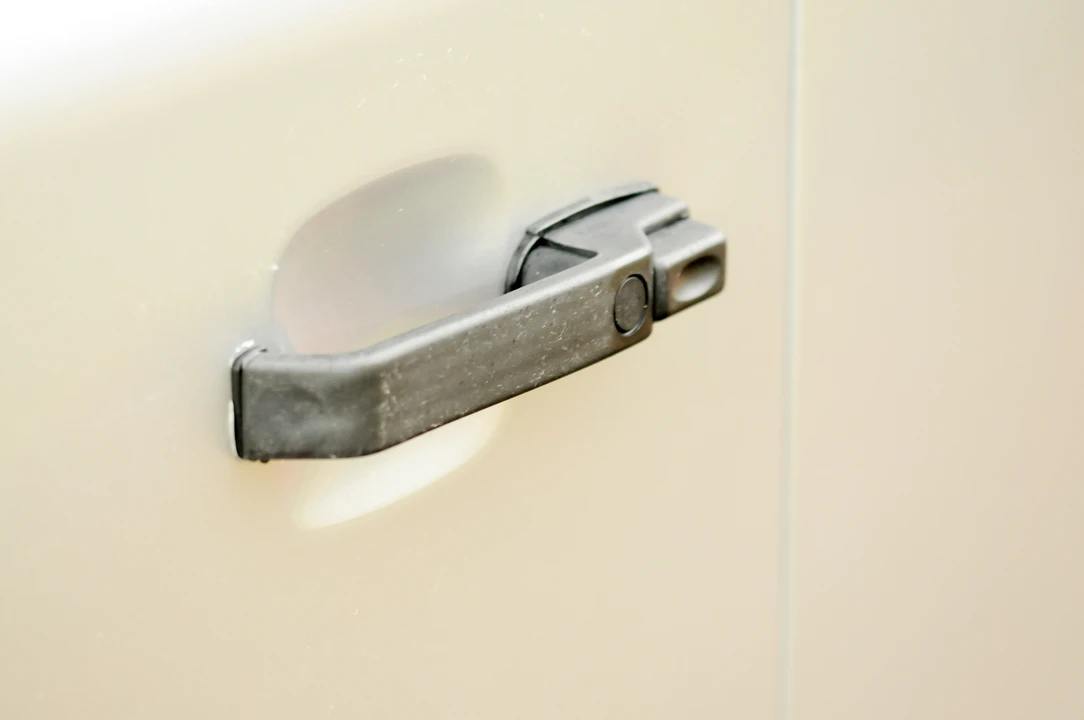 2011 Land Rover Defender 90 - Image 24 of 31