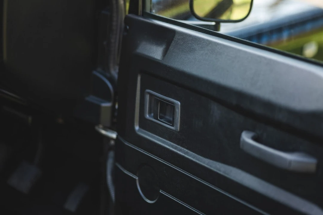 2011 Land Rover Defender 90 - Image 20 of 30