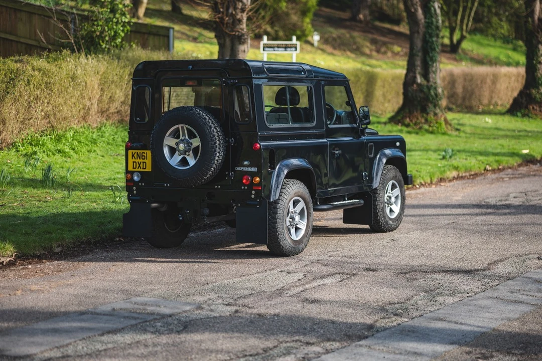 2011 Land Rover Defender 90 - Image 7 of 30