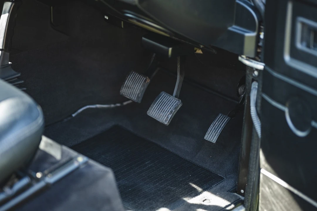 2011 Land Rover Defender 90 - Image 18 of 30