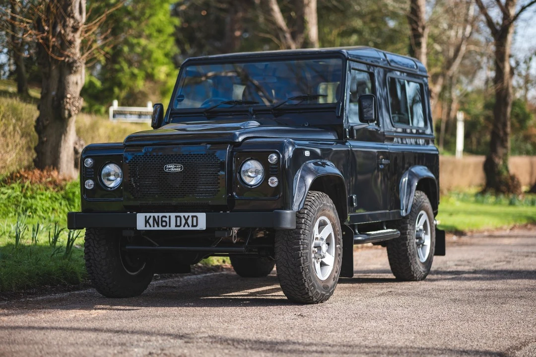 2011 Land Rover Defender 90 - Image 6 of 30