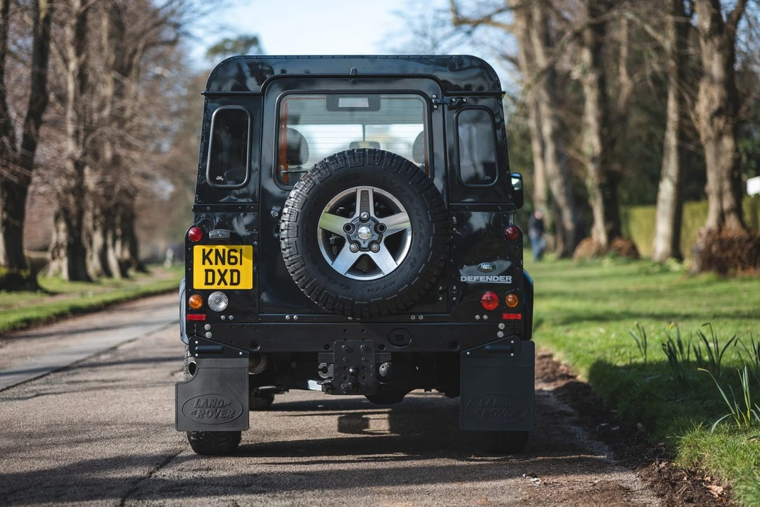 2011 Land Rover Defender 90 - Image 8 of 30