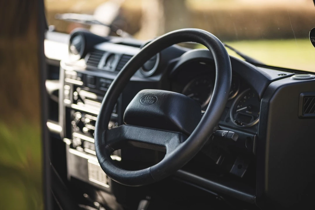 2011 Land Rover Defender 90 - Image 19 of 30