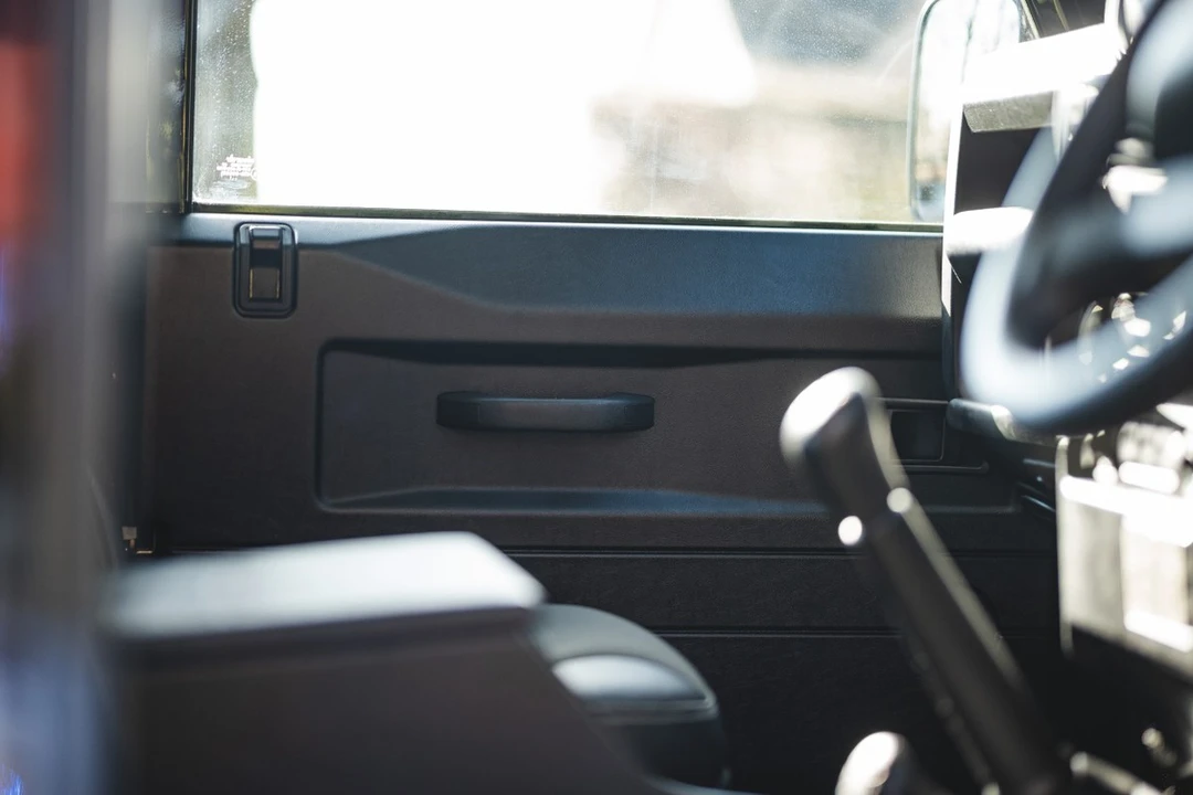 2011 Land Rover Defender 90 - Image 24 of 30
