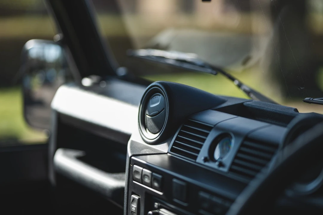 2011 Land Rover Defender 90 - Image 28 of 30