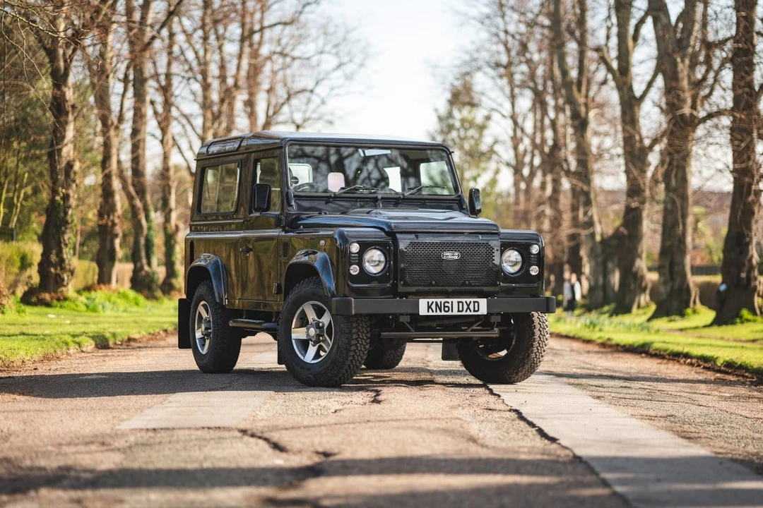2011 Land Rover Defender 90 - Image 5 of 30