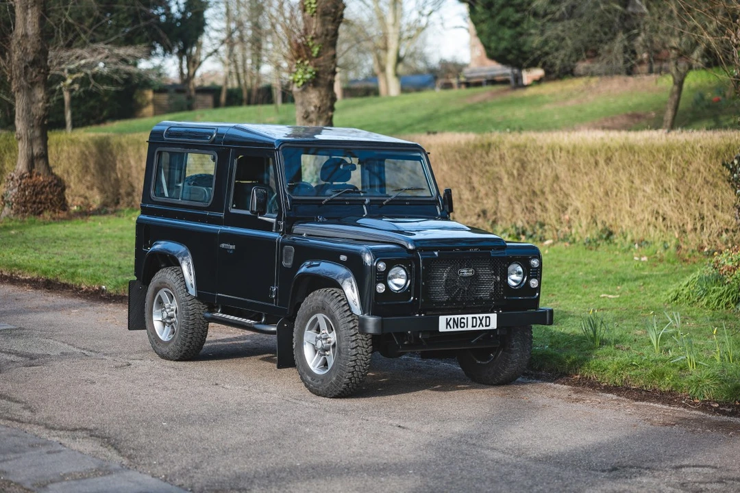 2011 Land Rover Defender 90 - Image 13 of 30