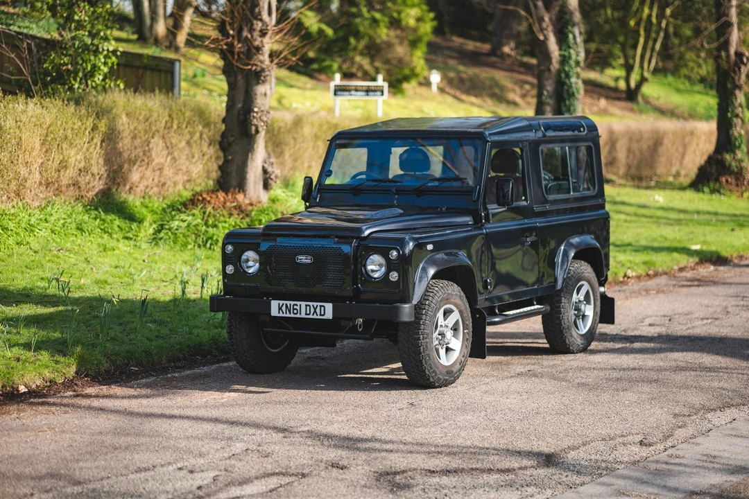 2011 Land Rover Defender 90 - Image 11 of 30