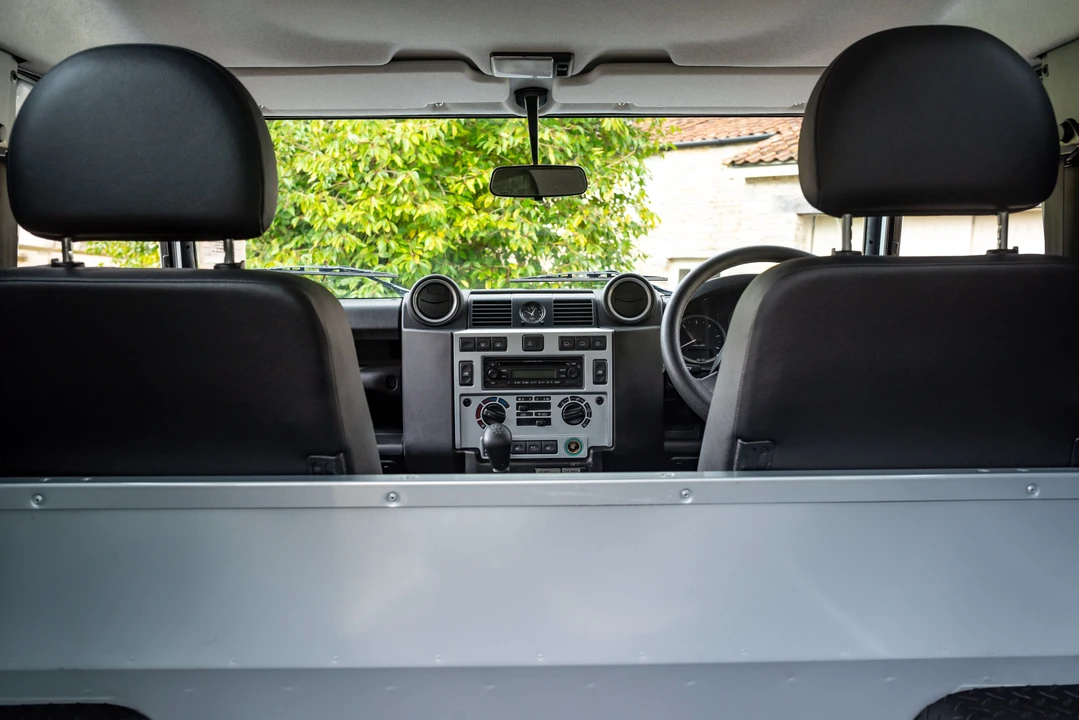 2011 Land Rover Defender 90 - Image 27 of 31
