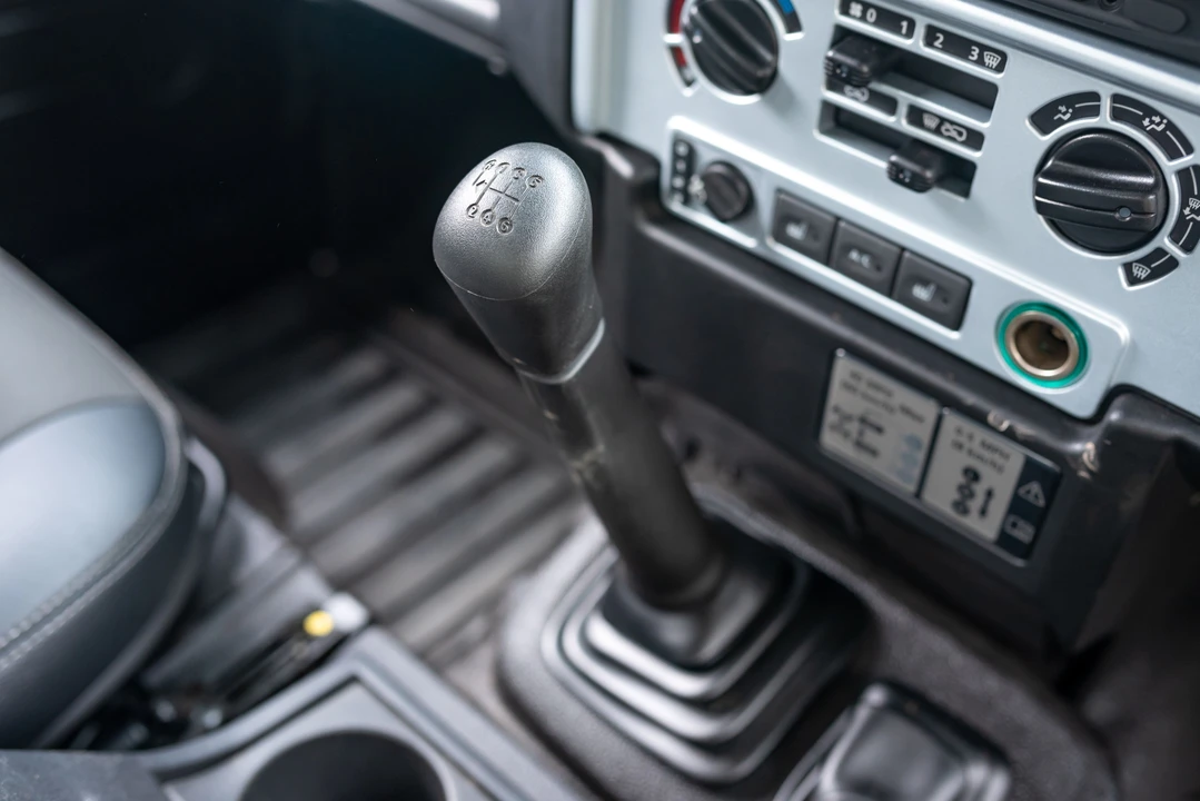 2011 Land Rover Defender 90 - Image 25 of 31