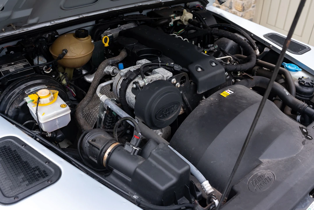 2011 Land Rover Defender 90 - Image 4 of 31