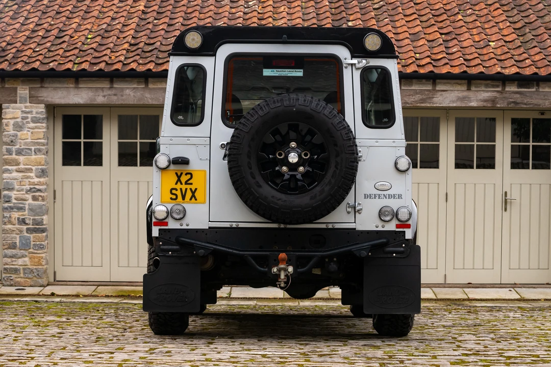 2011 Land Rover Defender 90 - Image 9 of 31