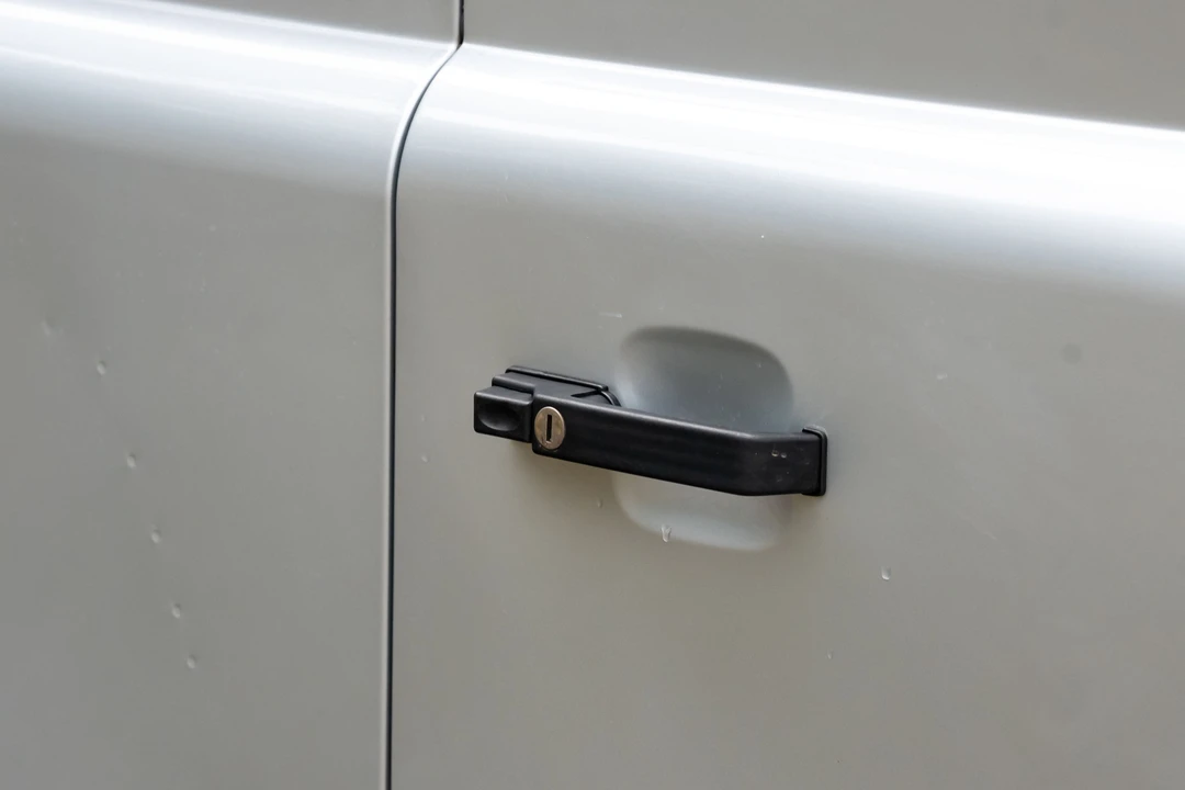 2011 Land Rover Defender 90 - Image 6 of 31