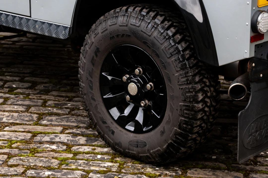 2011 Land Rover Defender 90 - Image 18 of 31