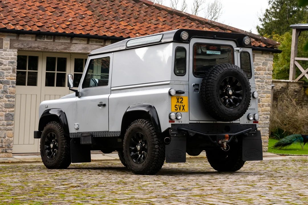 2011 Land Rover Defender 90 - Image 6 of 31