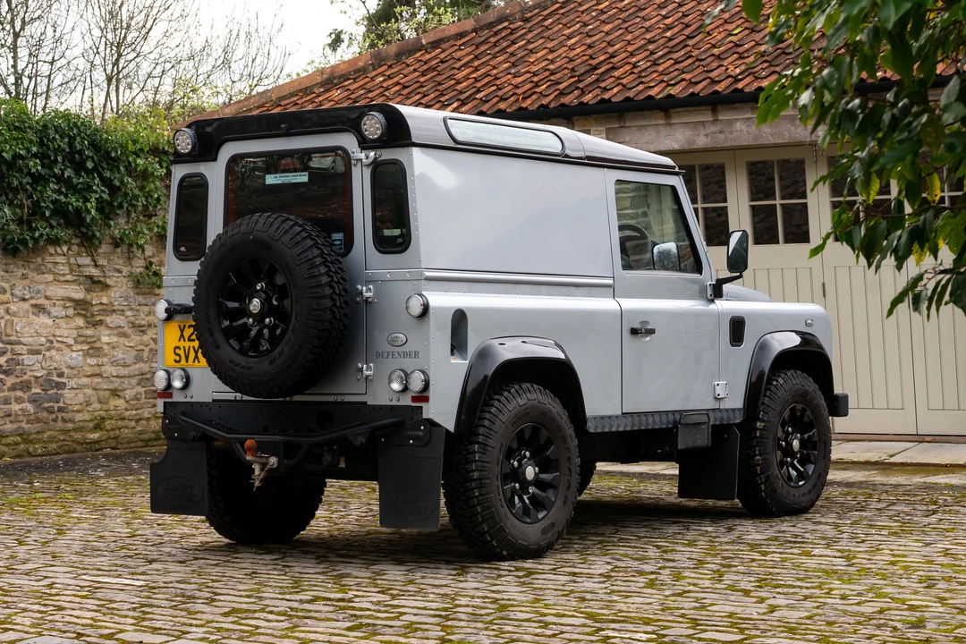 2011 Land Rover Defender 90 - Image 21 of 31