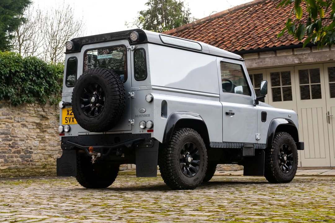 2011 Land Rover Defender 90 - Image 26 of 31
