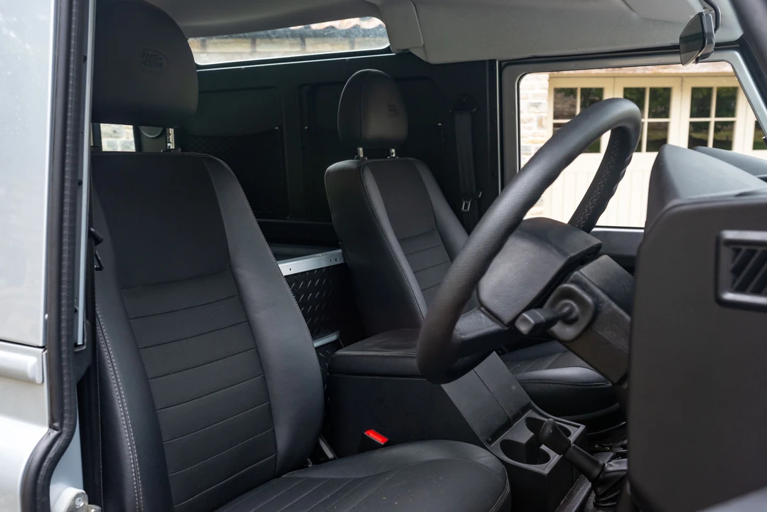 2011 Land Rover Defender 90 - Image 22 of 31