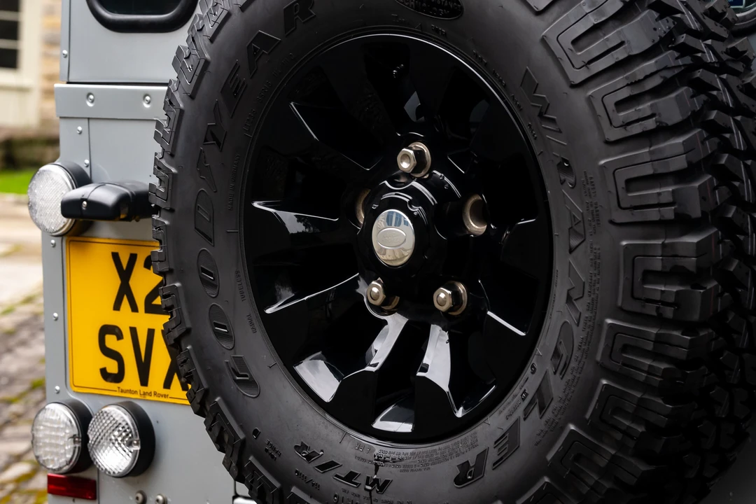 2011 Land Rover Defender 90 - Image 12 of 31
