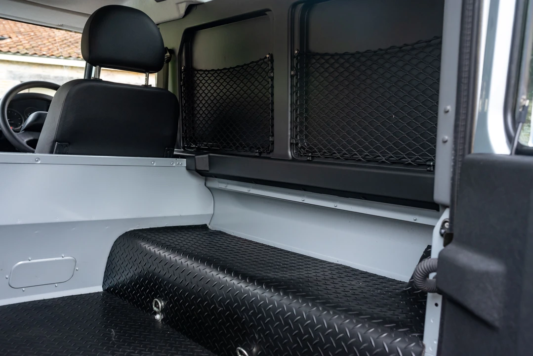 2011 Land Rover Defender 90 - Image 28 of 31