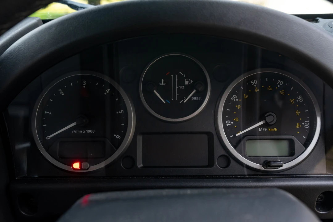 2011 Land Rover Defender 90 - Image 19 of 31