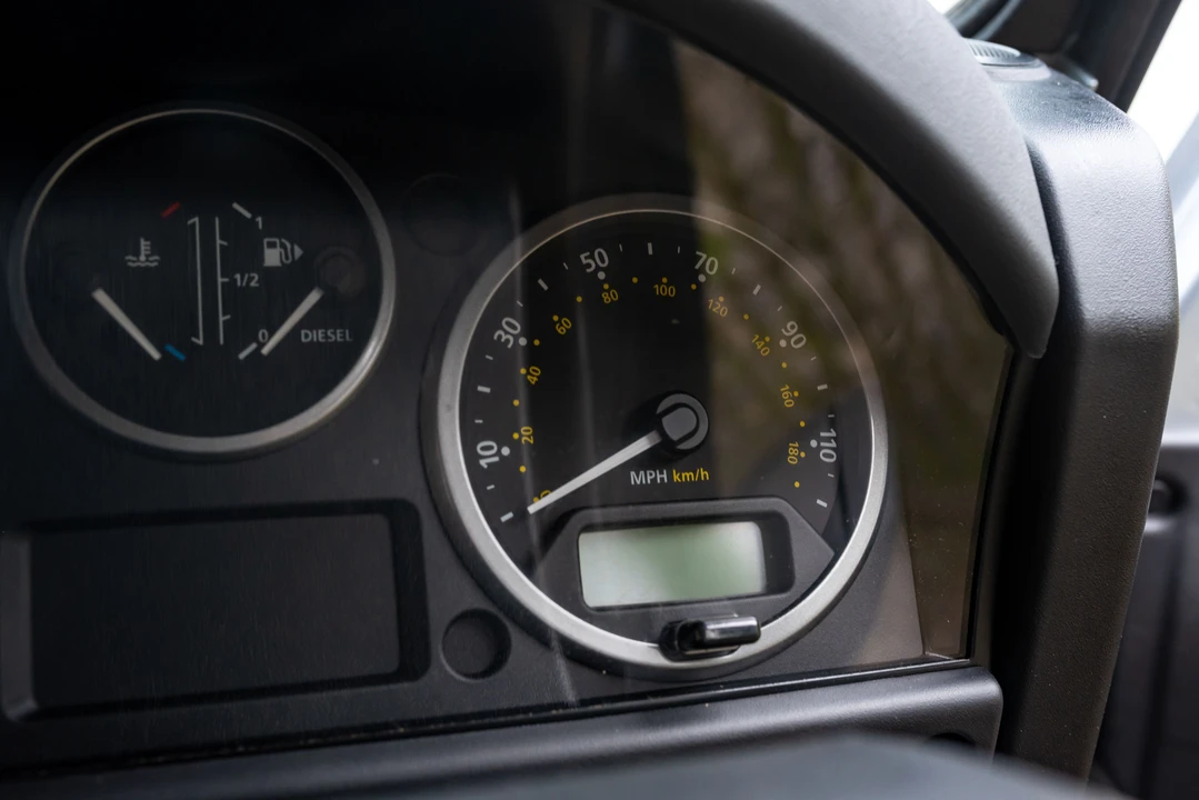 2011 Land Rover Defender 90 - Image 18 of 31