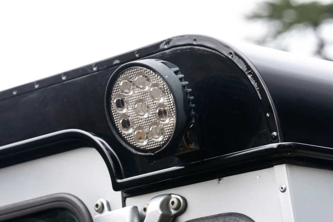 2011 Land Rover Defender 90 - Image 10 of 31