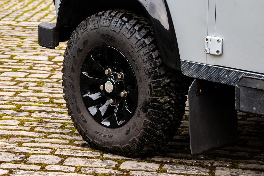 2011 Land Rover Defender 90 - Image 19 of 31
