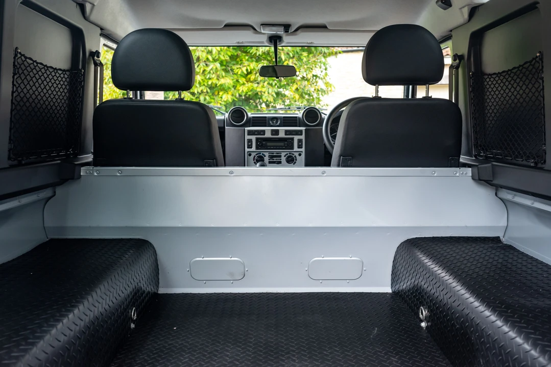 2011 Land Rover Defender 90 - Image 30 of 31