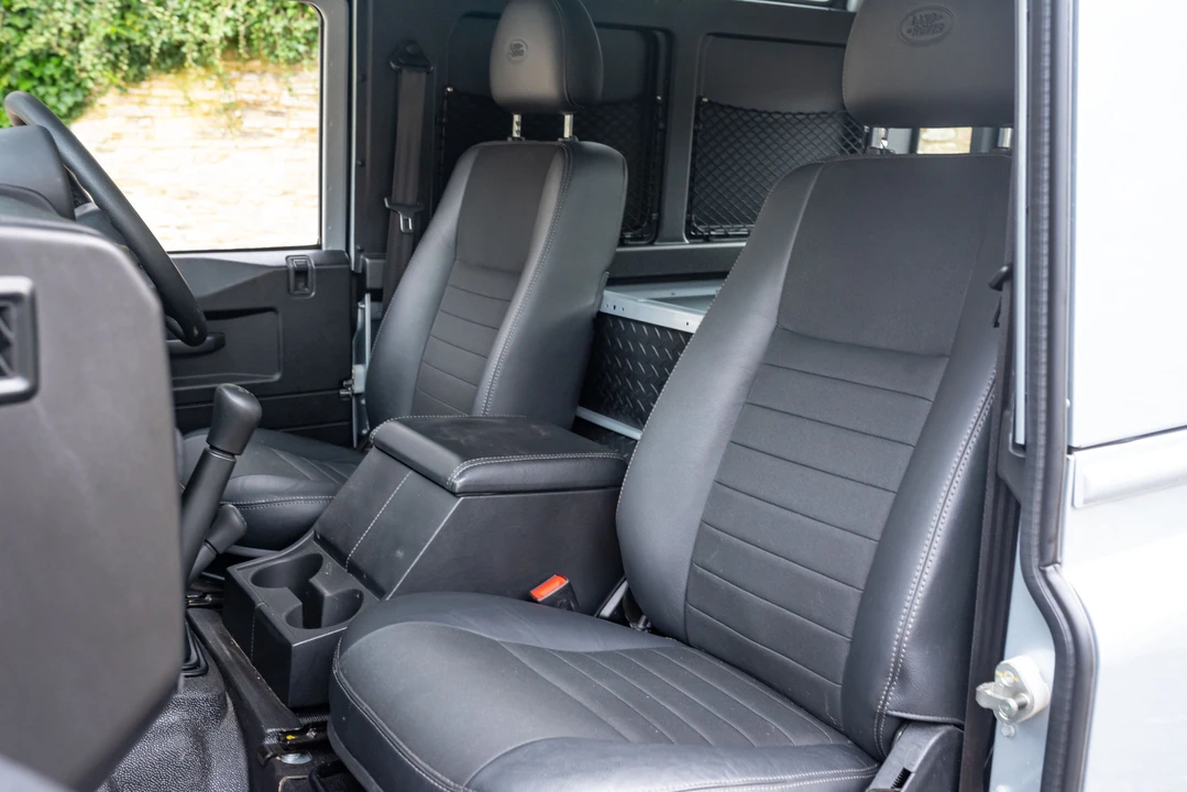 2011 Land Rover Defender 90 - Image 27 of 31