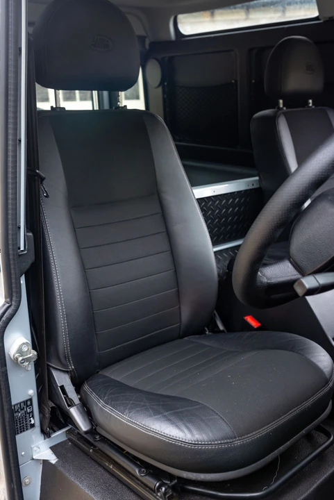2011 Land Rover Defender 90 - Image 23 of 31