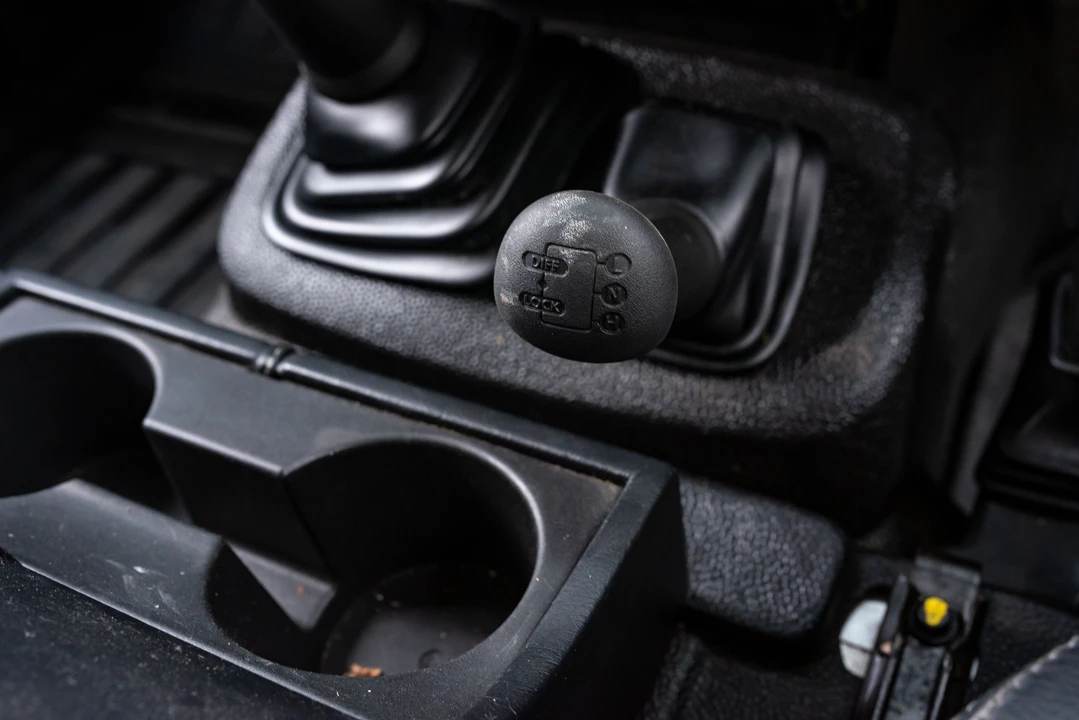 2011 Land Rover Defender 90 - Image 21 of 31
