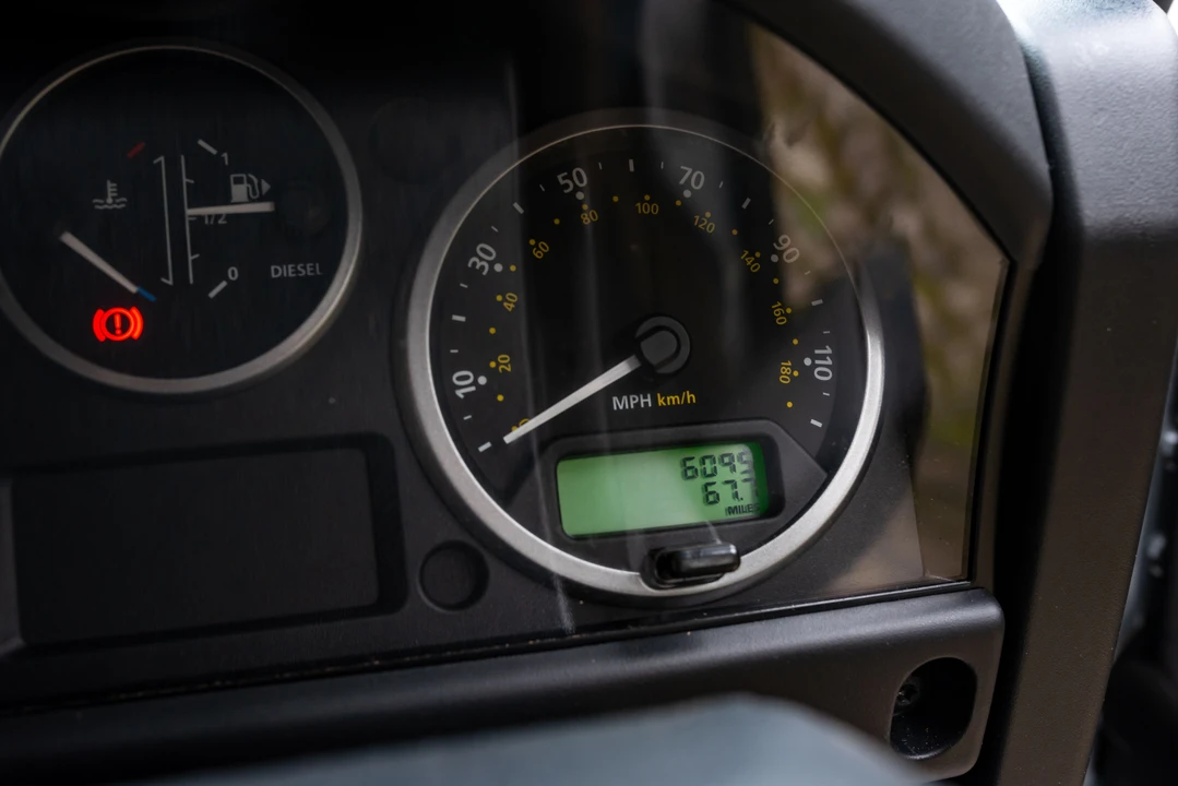 2011 Land Rover Defender 90 - Image 16 of 31