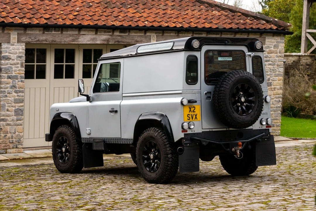2011 Land Rover Defender 90 - Image 7 of 31
