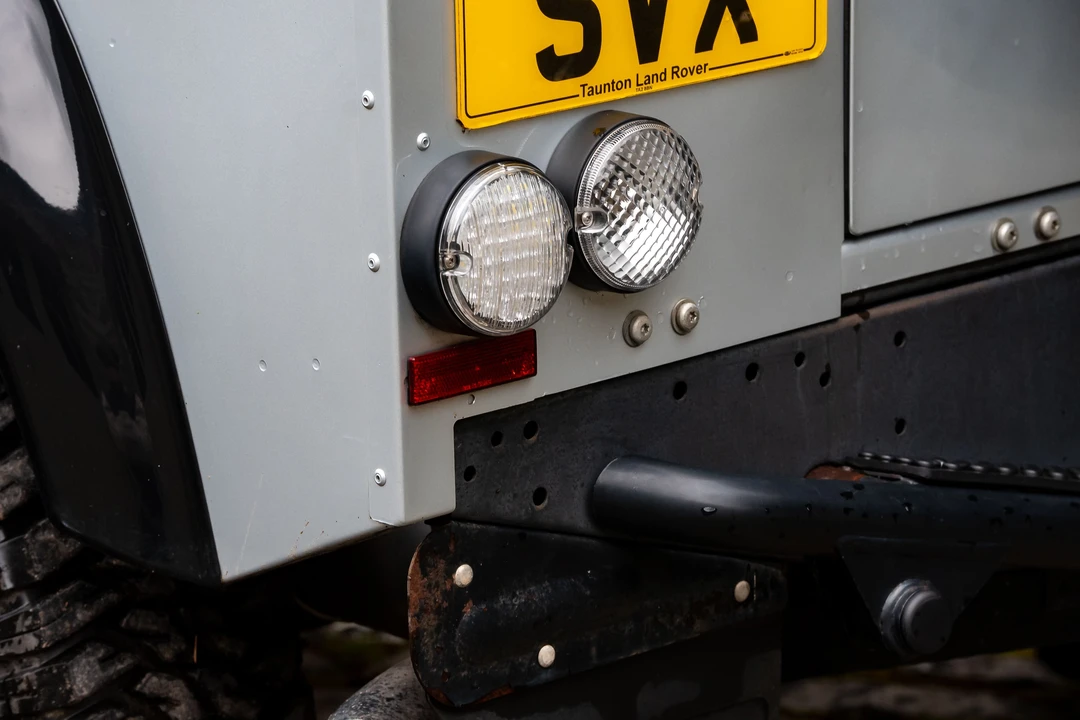 2011 Land Rover Defender 90 - Image 14 of 31