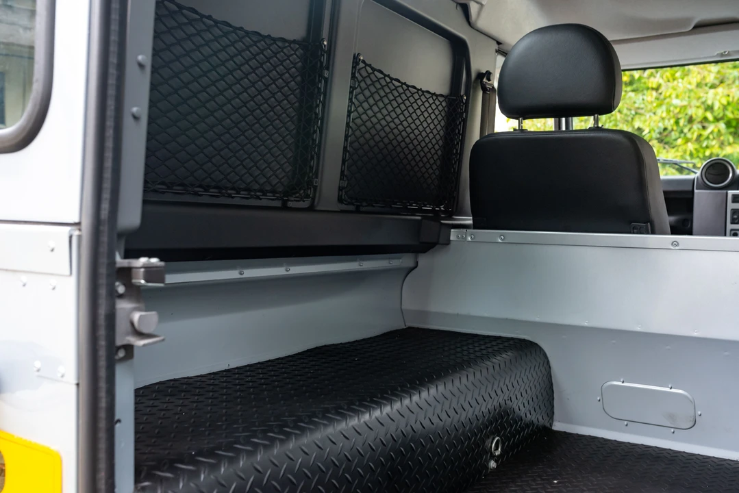 2011 Land Rover Defender 90 - Image 30 of 31