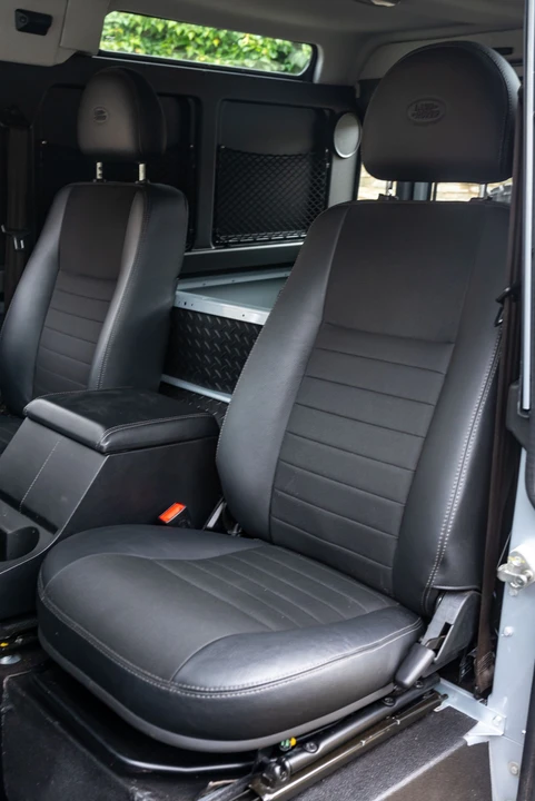 2011 Land Rover Defender 90 - Image 28 of 31
