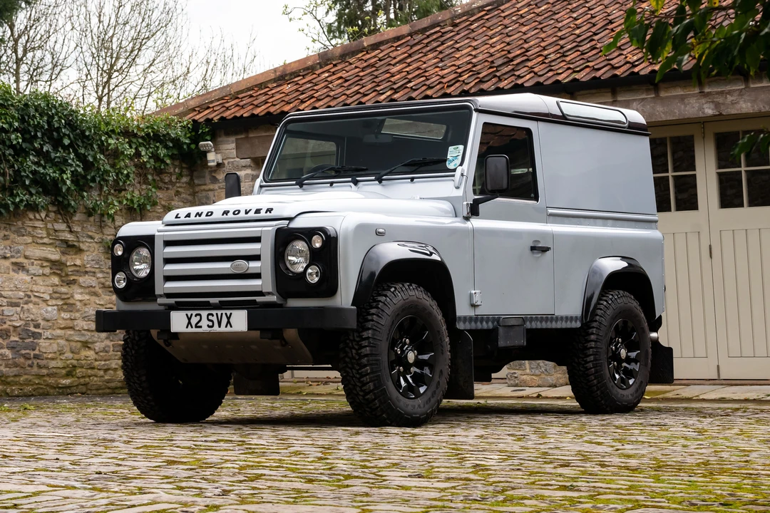 2011 Land Rover Defender 90 - Image 10 of 31