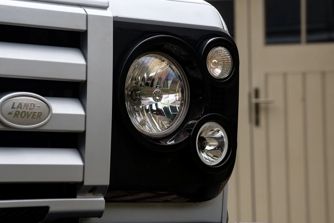 2011 Land Rover Defender 90 - Image 5 of 31